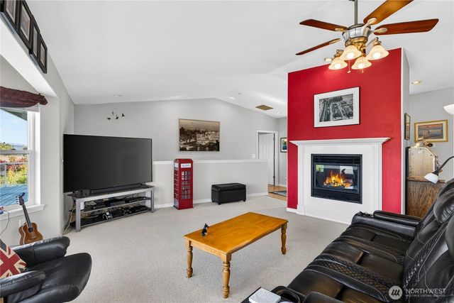 3512 W 2nd Street, Anacortes, WA 98221