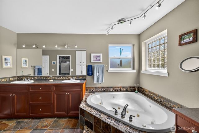3512 W 2nd Street, Anacortes, WA 98221