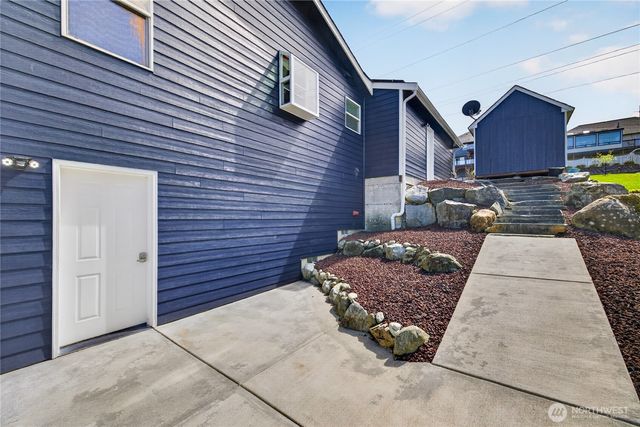 3512 W 2nd Street, Anacortes, WA 98221