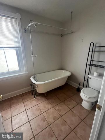 8118 SHAWNEE ST, Philadelphia, PA 19118