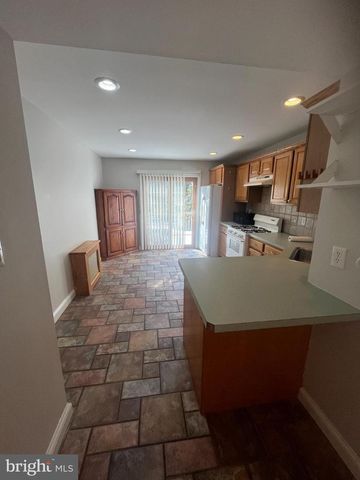 8118 SHAWNEE ST, Philadelphia, PA 19118