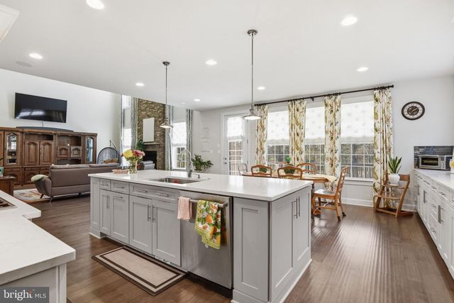 6820 LILLY BELLE CT, Centreville, VA 20120