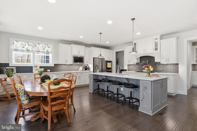 6820 LILLY BELLE CT, Centreville, VA 20120