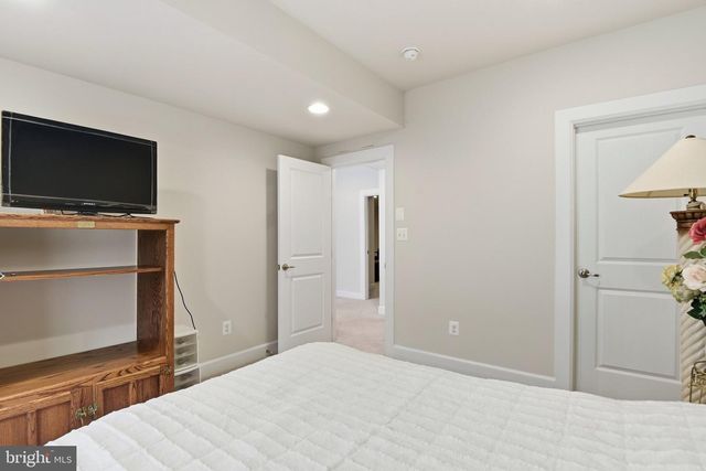 6820 LILLY BELLE CT, Centreville, VA 20120