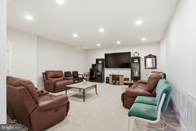 6820 LILLY BELLE CT, Centreville, VA 20120