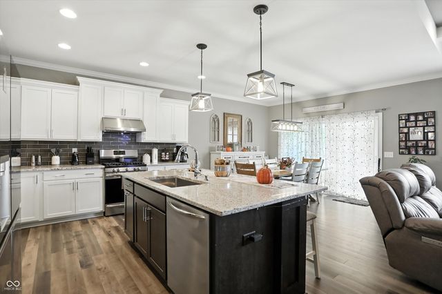 6616 Stonepoint Way, Indianapolis, IN 46237