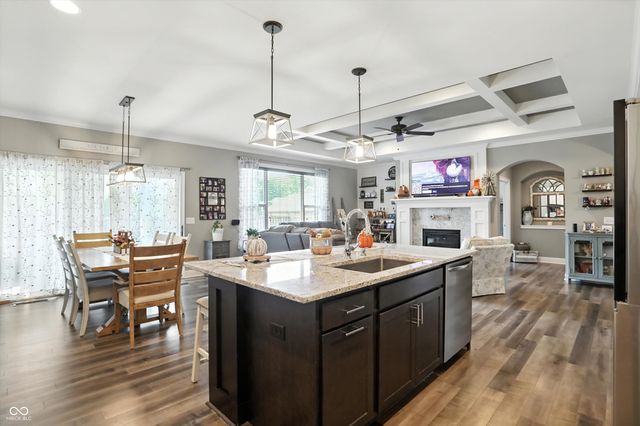 6616 Stonepoint Way, Indianapolis, IN 46237