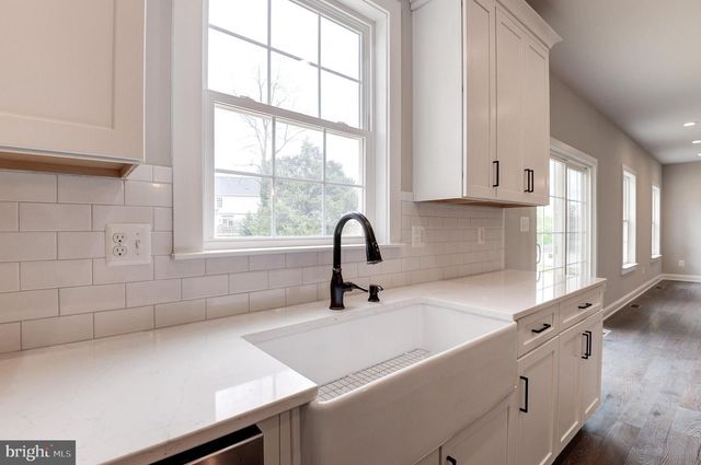 40 N BERLIN PIKE, Lovettsville, VA 20180