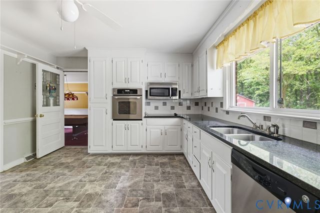 3810 Centralia Rd, Chester, VA 23831
