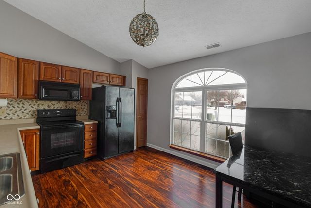 6318 Pickwick Court, Zionsville, IN 46077