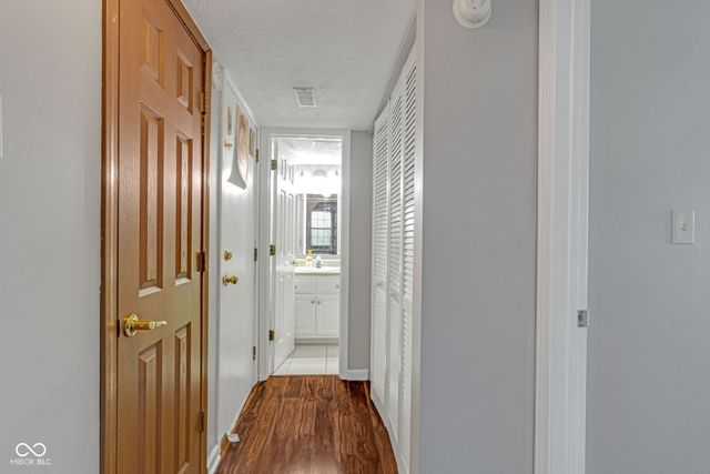 6318 Pickwick Court, Zionsville, IN 46077