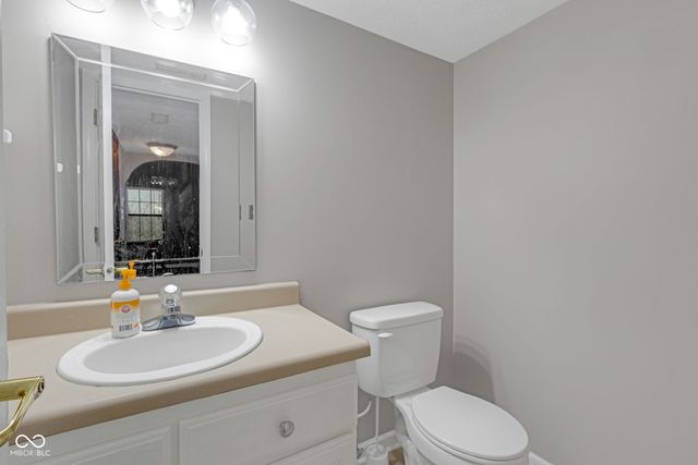 6318 Pickwick Court, Zionsville, IN 46077