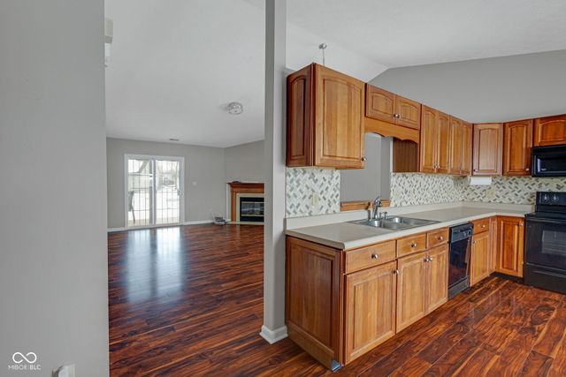 6318 Pickwick Court, Zionsville, IN 46077