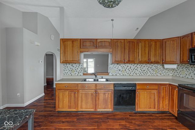 6318 Pickwick Court, Zionsville, IN 46077