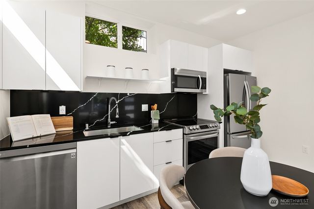 4919 Meridian Avenue N, Seattle, WA 98103