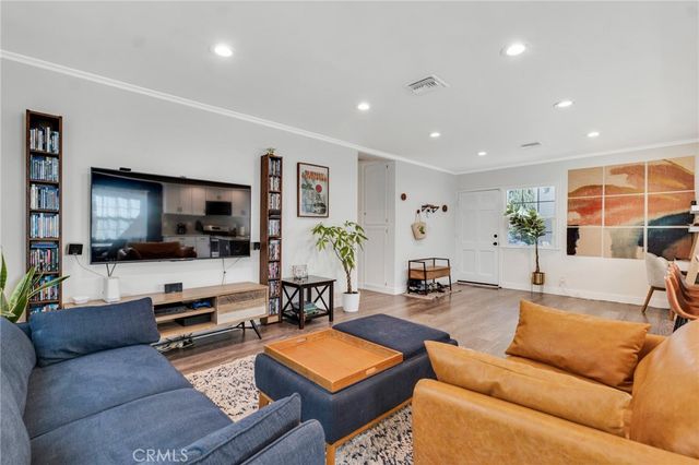 7037 Tunney Avenue, Reseda, CA 91335