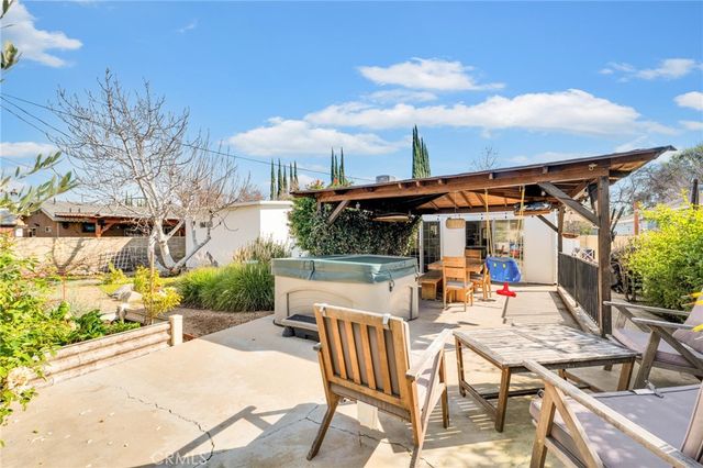 7037 Tunney Avenue, Reseda, CA 91335