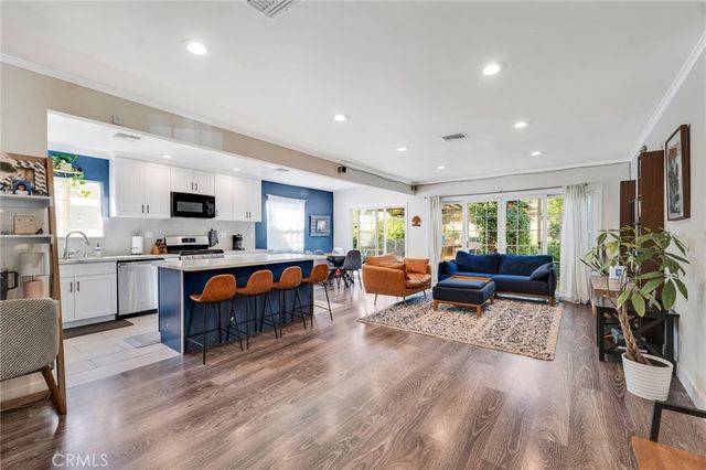 7037 Tunney Avenue, Reseda, CA 91335