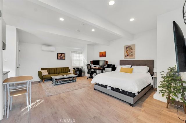 7037 Tunney Avenue, Reseda, CA 91335