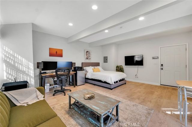 7037 Tunney Avenue, Reseda, CA 91335