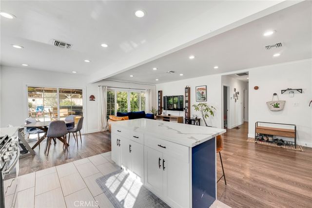 7037 Tunney Avenue, Reseda, CA 91335