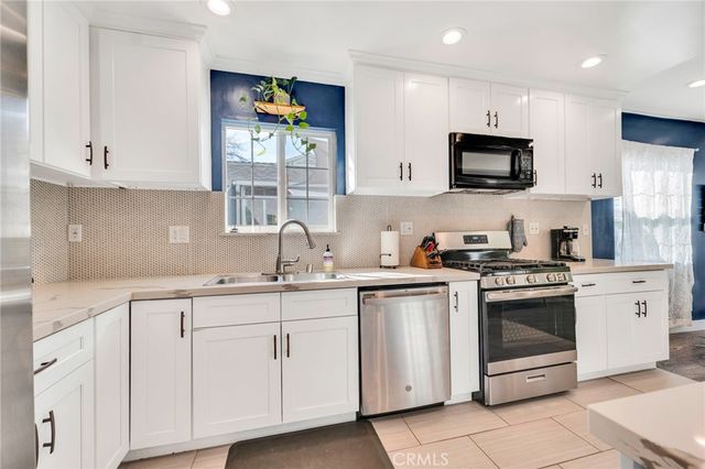 7037 Tunney Avenue, Reseda, CA 91335