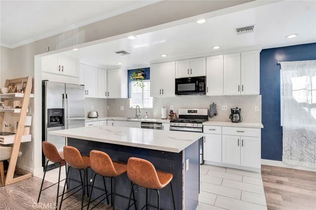 7037 Tunney Avenue, Reseda, CA 91335