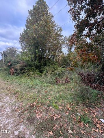 105 Micaville Circle, Spring Lake, NC 28390