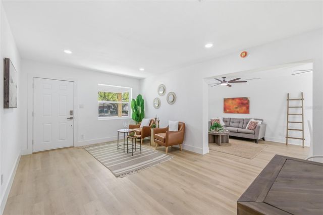 3917 W PINE STREET, Tampa, FL 33607