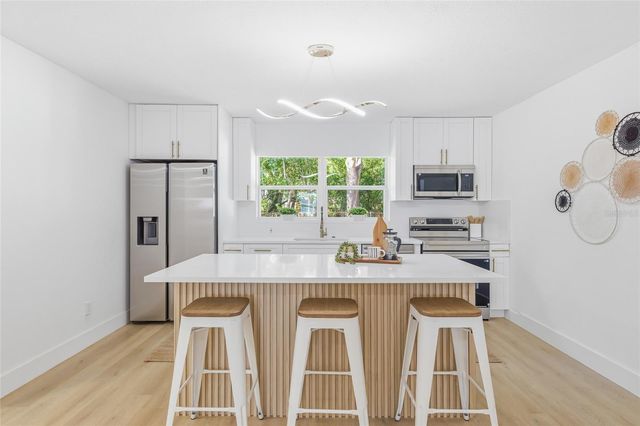 3917 W PINE STREET, Tampa, FL 33607