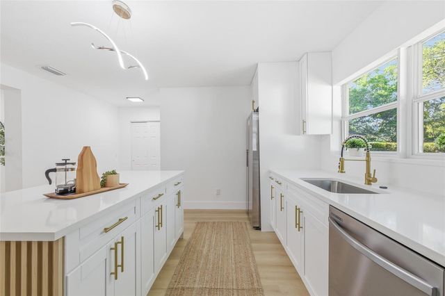 3917 W PINE STREET, Tampa, FL 33607