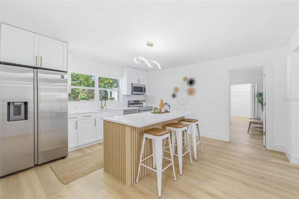 Image 12 of property listing at 3917 W PINE STREET, Tampa, FL 33607