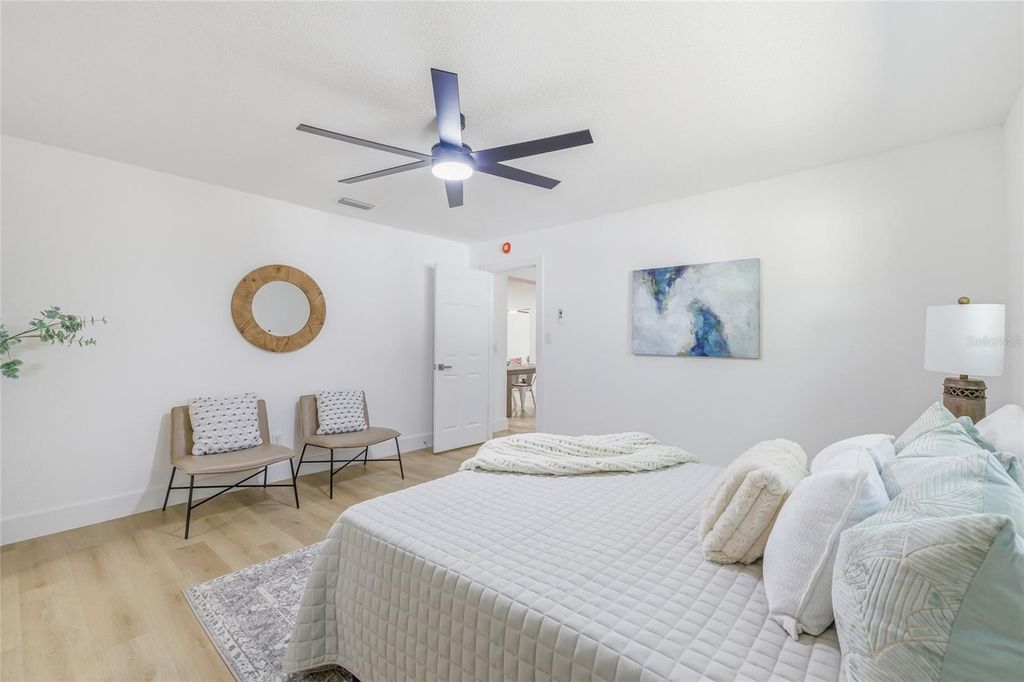 Image 20 of property listing at 3917 W PINE STREET, Tampa, FL 33607