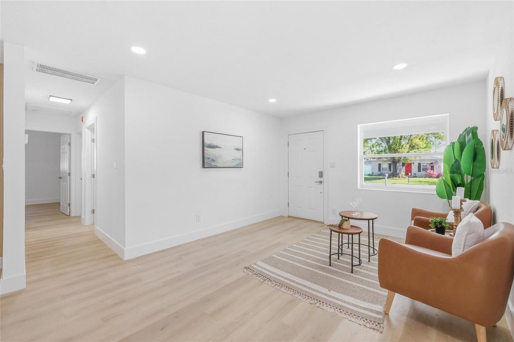 Image 3 of property listing at 3917 W PINE STREET, Tampa, FL 33607