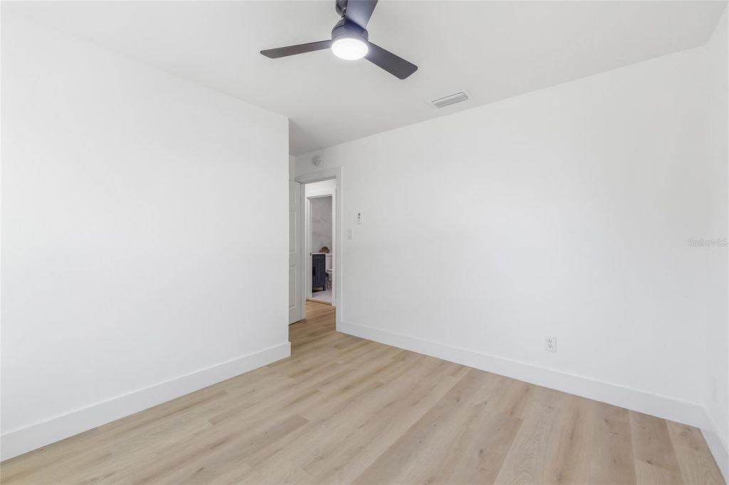 Image 28 of property listing at 3917 W PINE STREET, Tampa, FL 33607