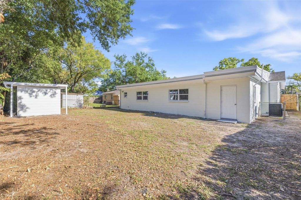 Image 33 of property listing at 3917 W PINE STREET, Tampa, FL 33607
