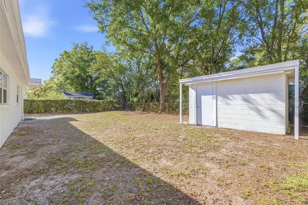 Image 34 of property listing at 3917 W PINE STREET, Tampa, FL 33607