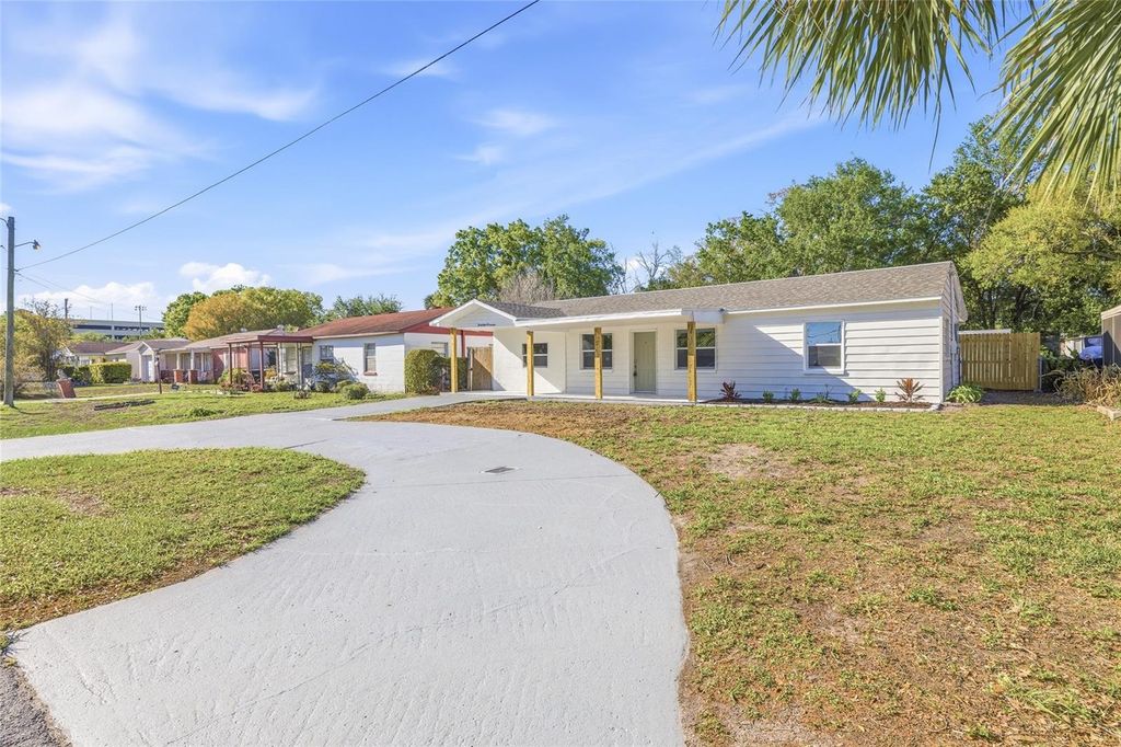 Image 35 of property listing at 3917 W PINE STREET, Tampa, FL 33607