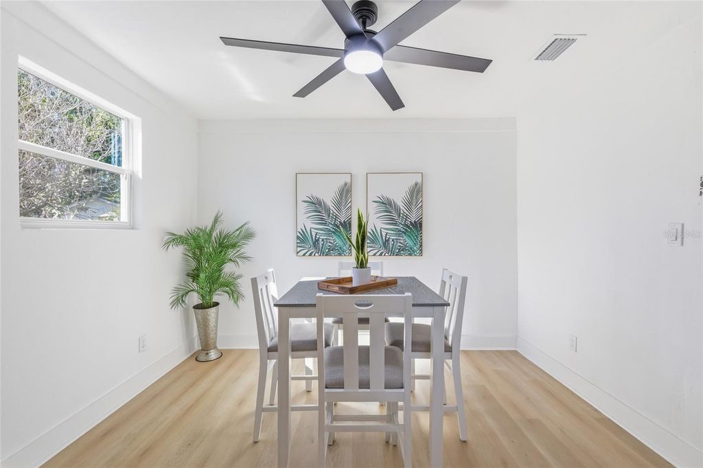Image 7 of property listing at 3917 W PINE STREET, Tampa, FL 33607