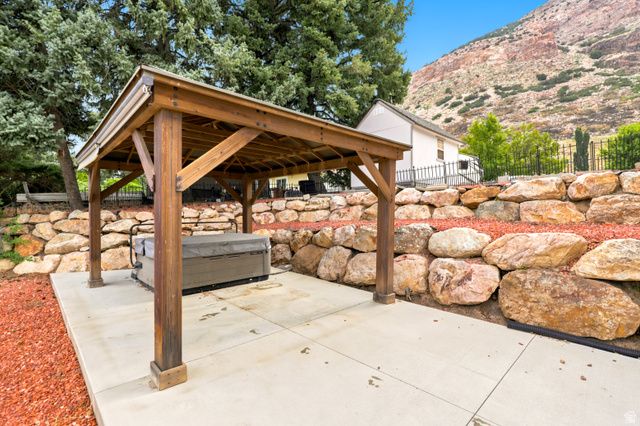 1126 E BENCHVIEW DR, Ogden, UT 84404