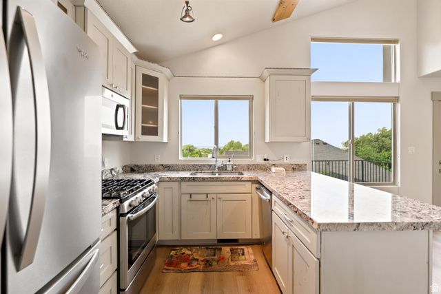 1126 E BENCHVIEW DR, Ogden, UT 84404