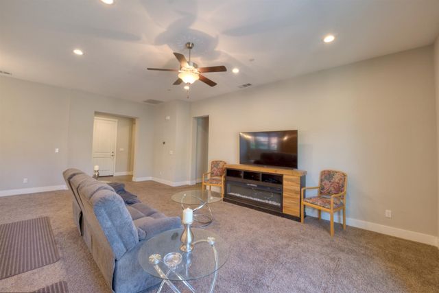 1129 Imperial Lily Dr, Patterson, CA 95363