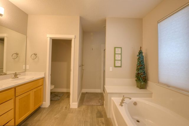 1129 Imperial Lily Dr, Patterson, CA 95363