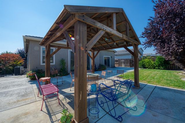 1129 Imperial Lily Dr, Patterson, CA 95363