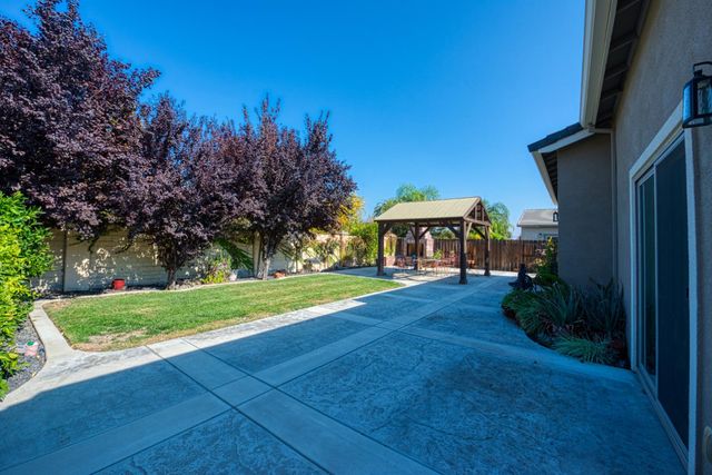 1129 Imperial Lily Dr, Patterson, CA 95363