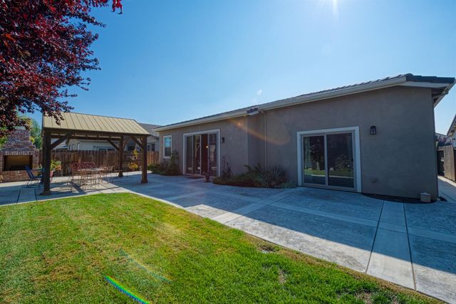 1129 Imperial Lily Dr, Patterson, CA 95363