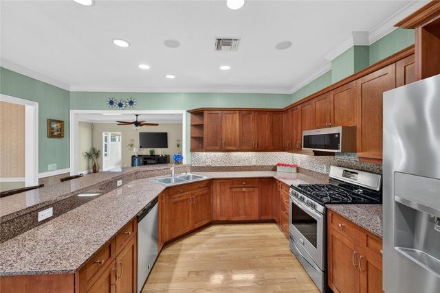 137 SW 38th Court SW, Vero Beach, FL 32968