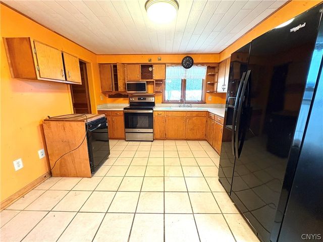7409 Day Road, Throop, NY 13021