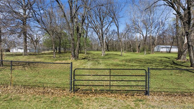 E 161st Street S, Coweta, OK 74429