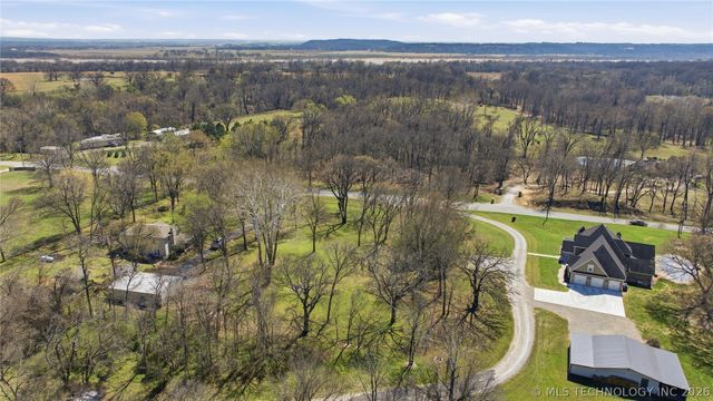 E 161st Street S, Coweta, OK 74429